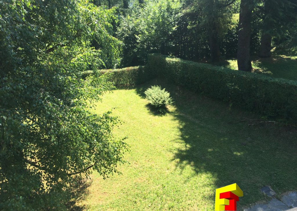 Vendita Ville Moggio - MOGGIO - Villa indipendente con giardino Località Valsassina